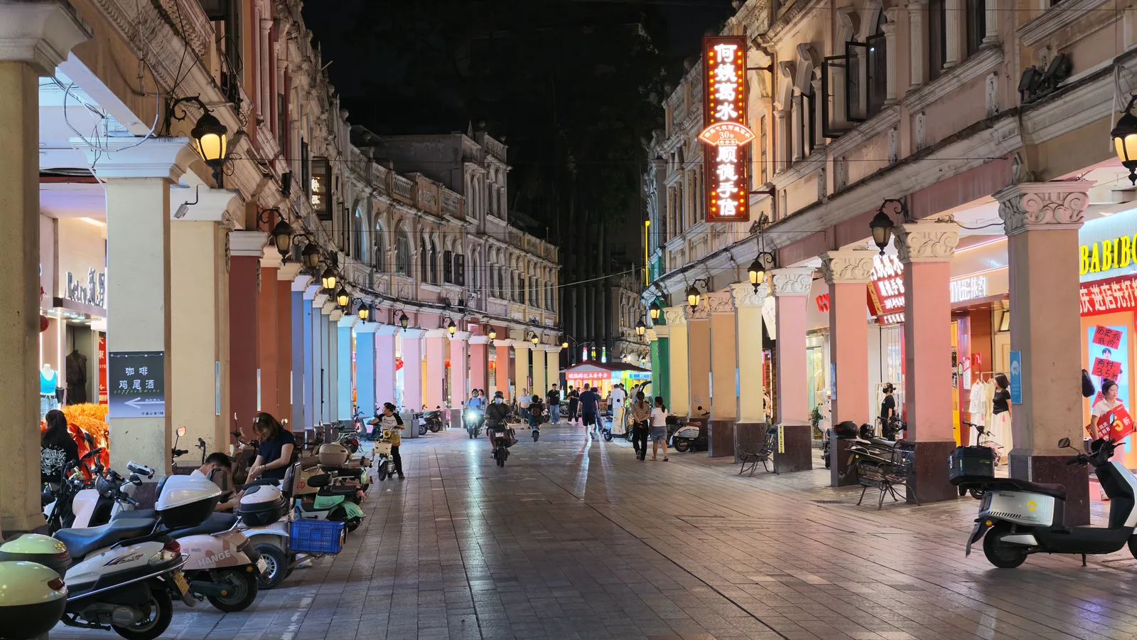 Take in the Shunde night lights.