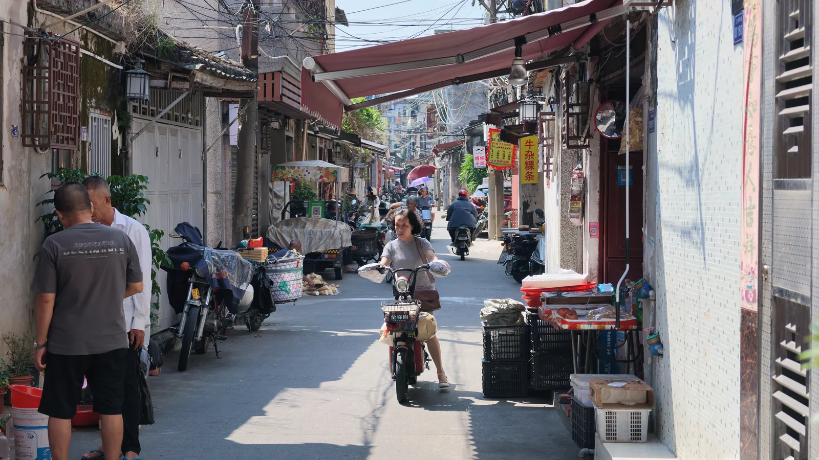 Explore the back streets of the Chaozhou ancient city.