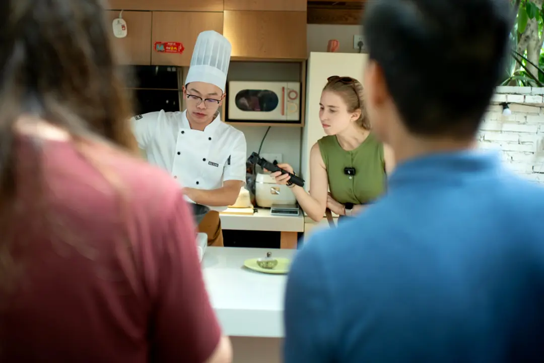Chef demonstrating a Sichuan dish